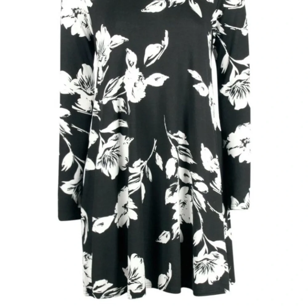 Black & White Mock neck mini dress Naomie Olindo Southern Charm Y2K - Picture 6 of 7